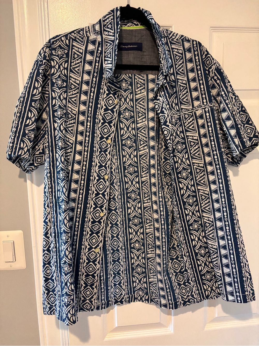Tommy Bahama Shirt Mens Medium Blue Hawaiian Design Short Sleeve Button up